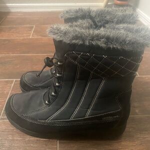 London Fog Women's Black and Gray Winter Boots